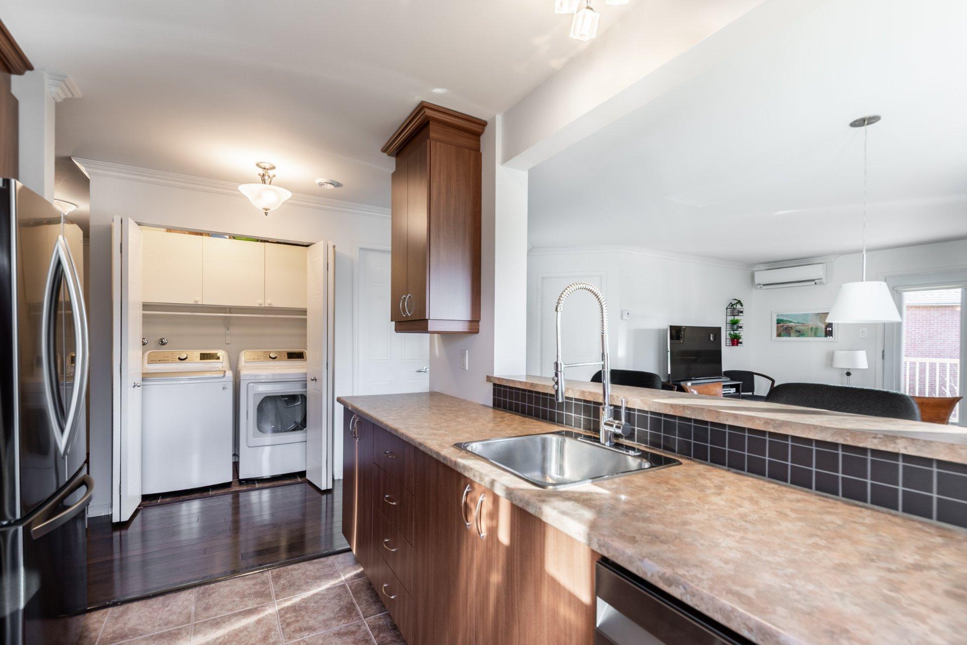 









501


Rue des Tilleuls

, 9,
Saint-Bruno-de-Montarville,




QC
J3V5Y3

