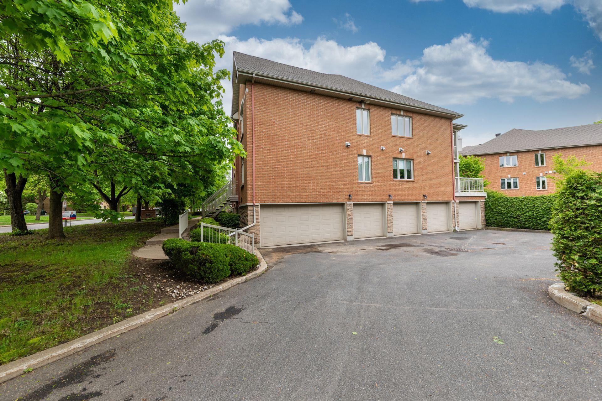 









501


Rue des Tilleuls

, 9,
Saint-Bruno-de-Montarville,




QC
J3V5Y3

