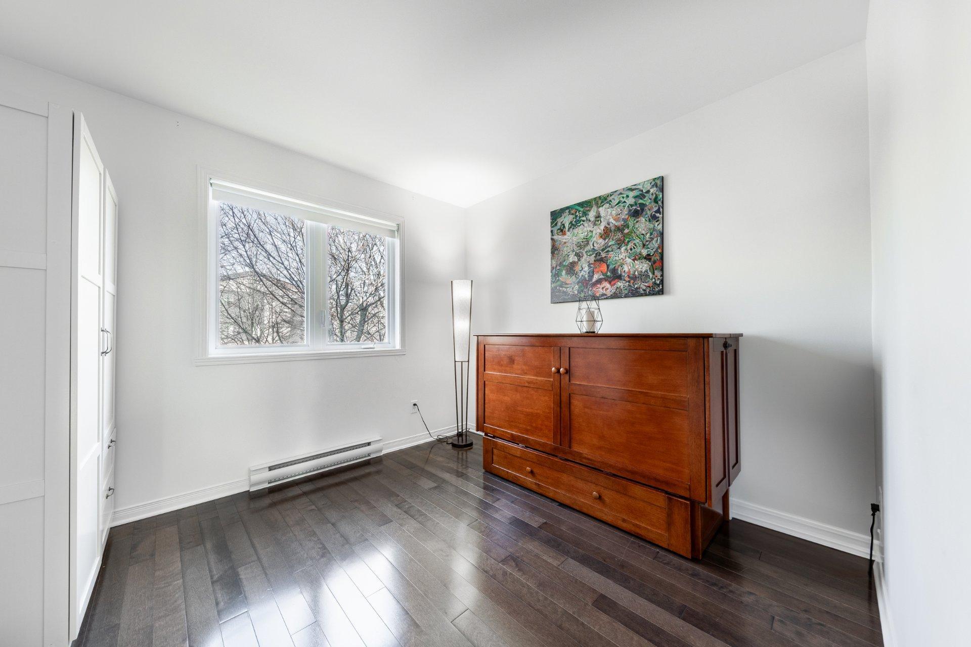 









501


Rue des Tilleuls

, 9,
Saint-Bruno-de-Montarville,




QC
J3V5Y3

