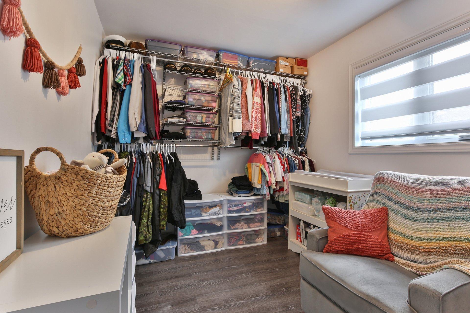 









248


Rue des Bernaches

,
Saint-Jean-sur-Richelieu,




QC
J2W2E5

