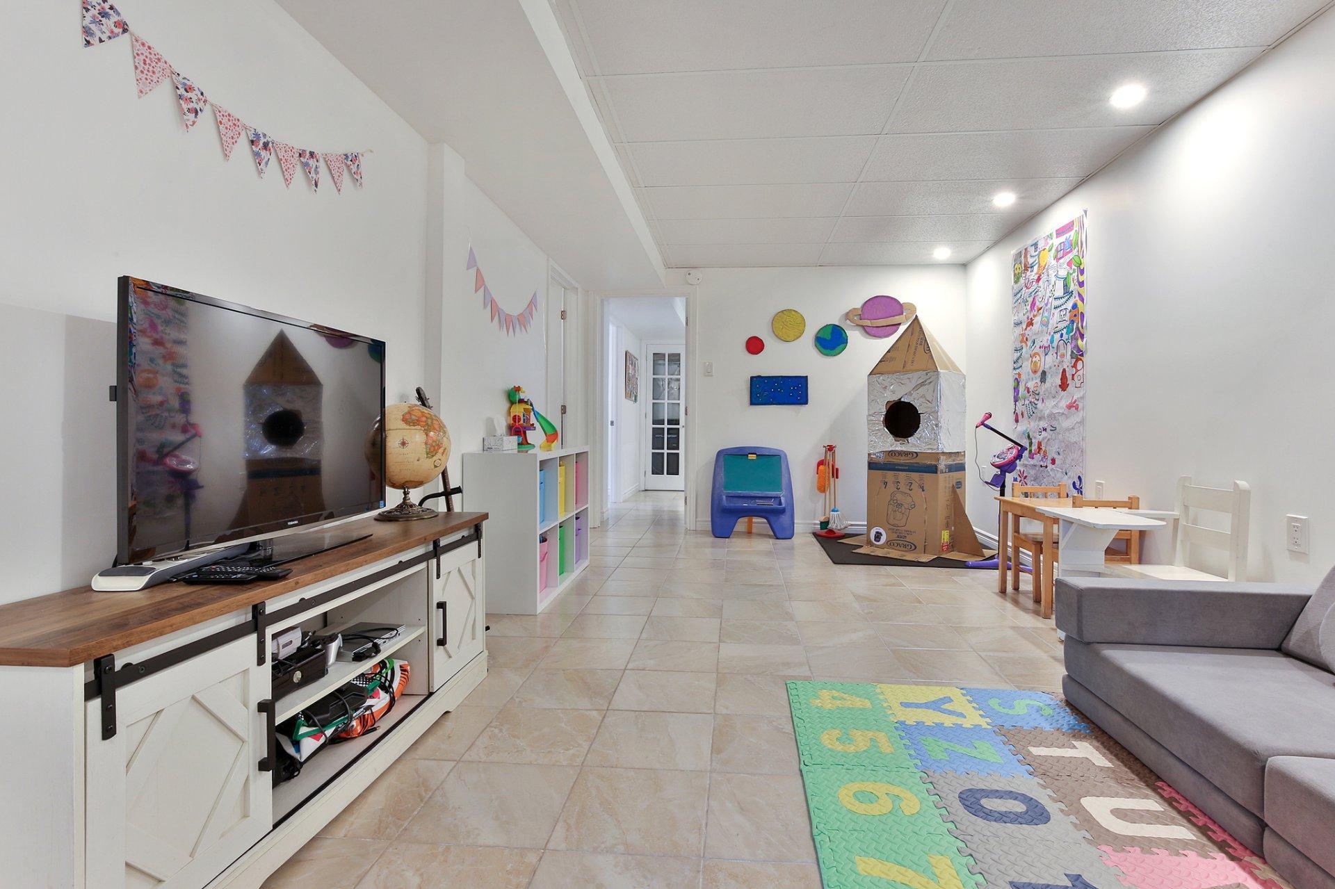 









248


Rue des Bernaches

,
Saint-Jean-sur-Richelieu,




QC
J2W2E5

