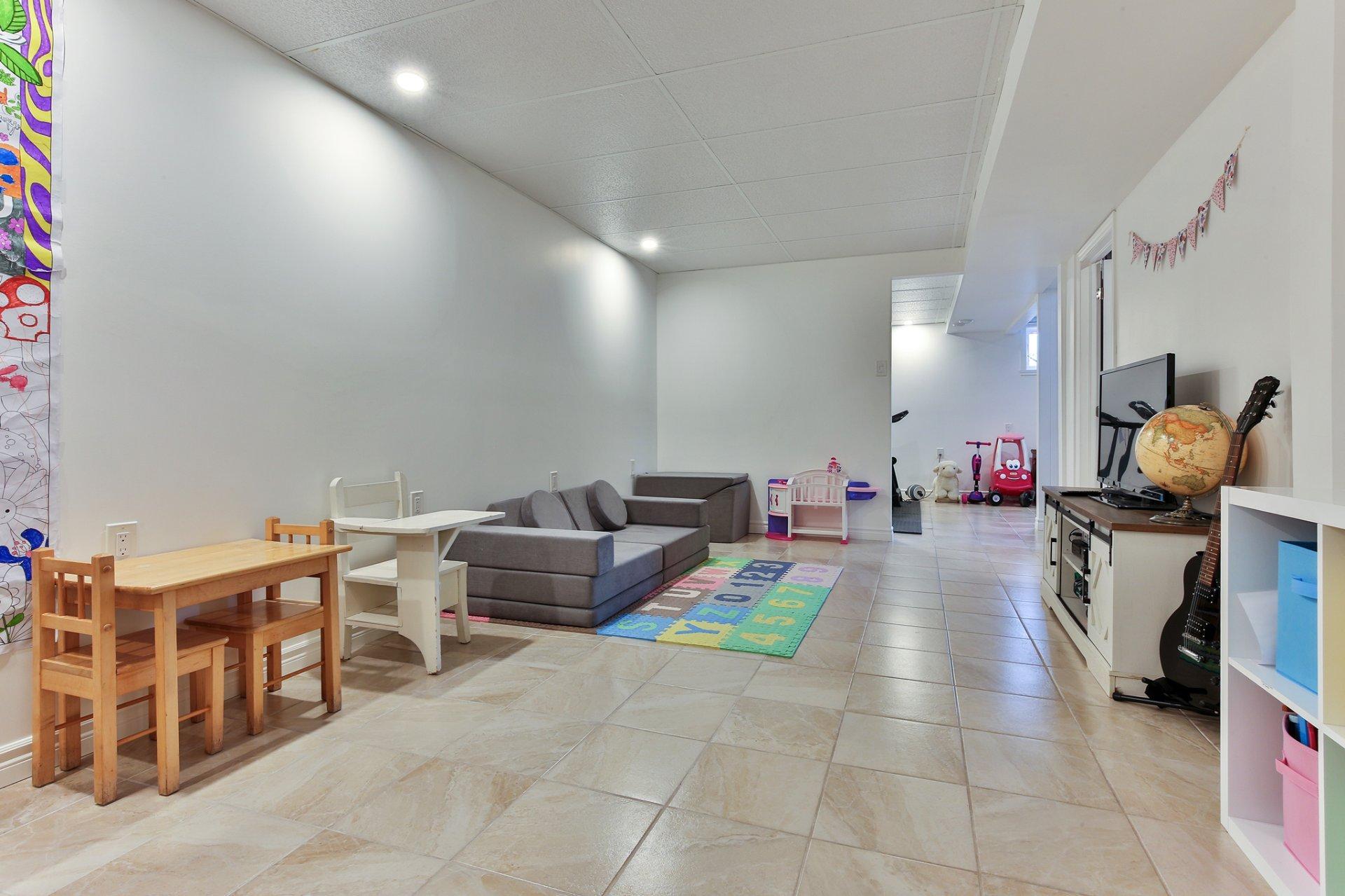 









248


Rue des Bernaches

,
Saint-Jean-sur-Richelieu,




QC
J2W2E5

