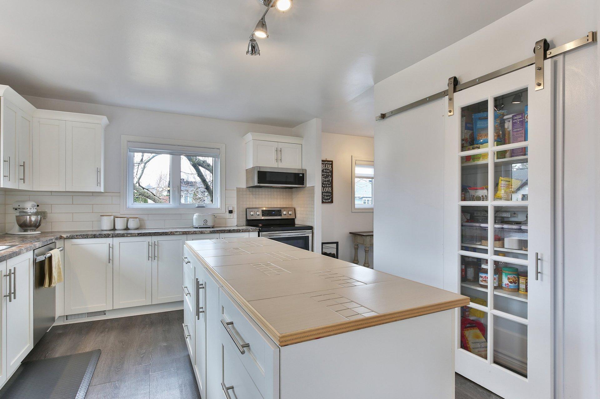 









248


Rue des Bernaches

,
Saint-Jean-sur-Richelieu,




QC
J2W2E5

