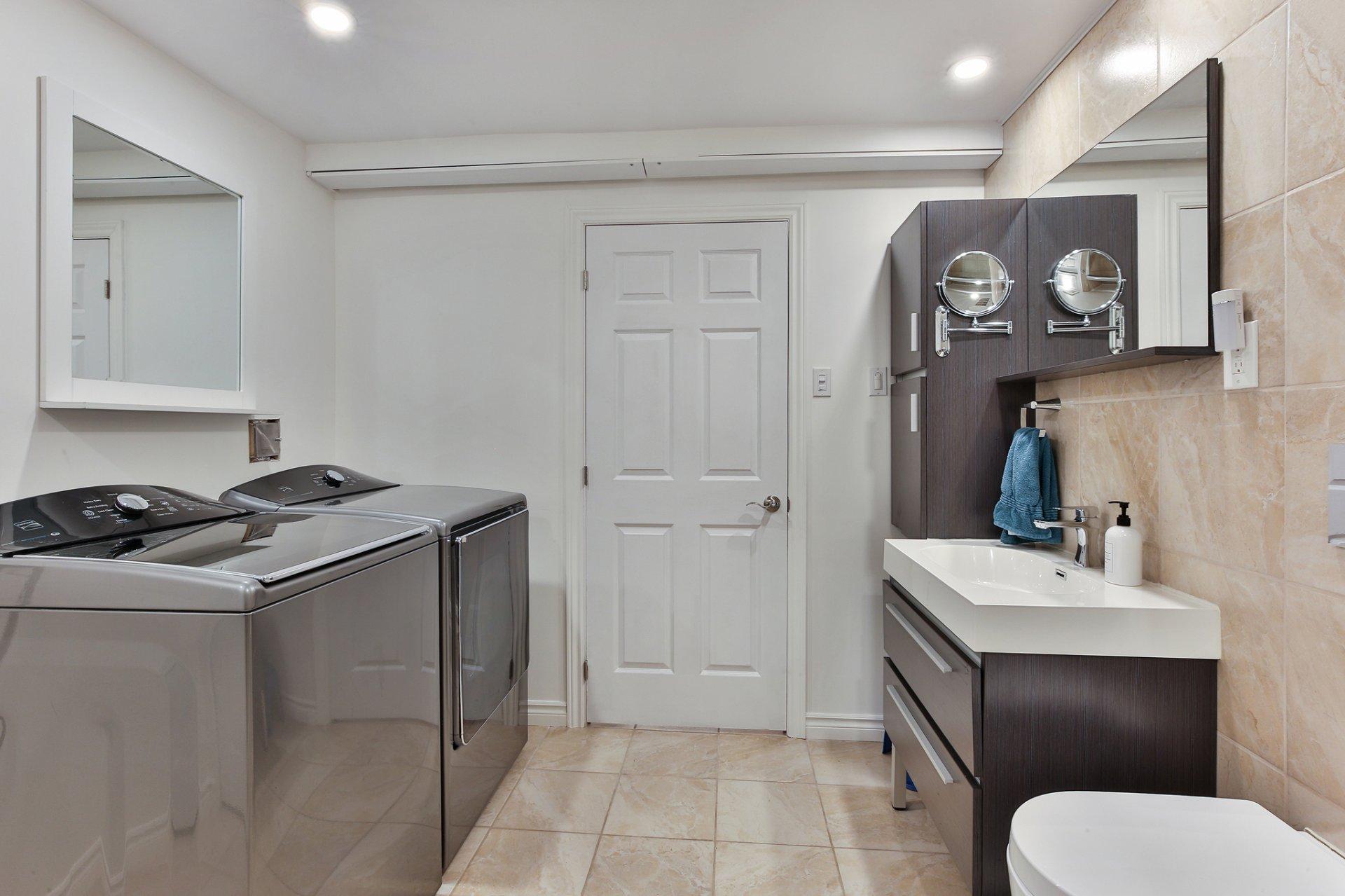 









248


Rue des Bernaches

,
Saint-Jean-sur-Richelieu,




QC
J2W2E5

