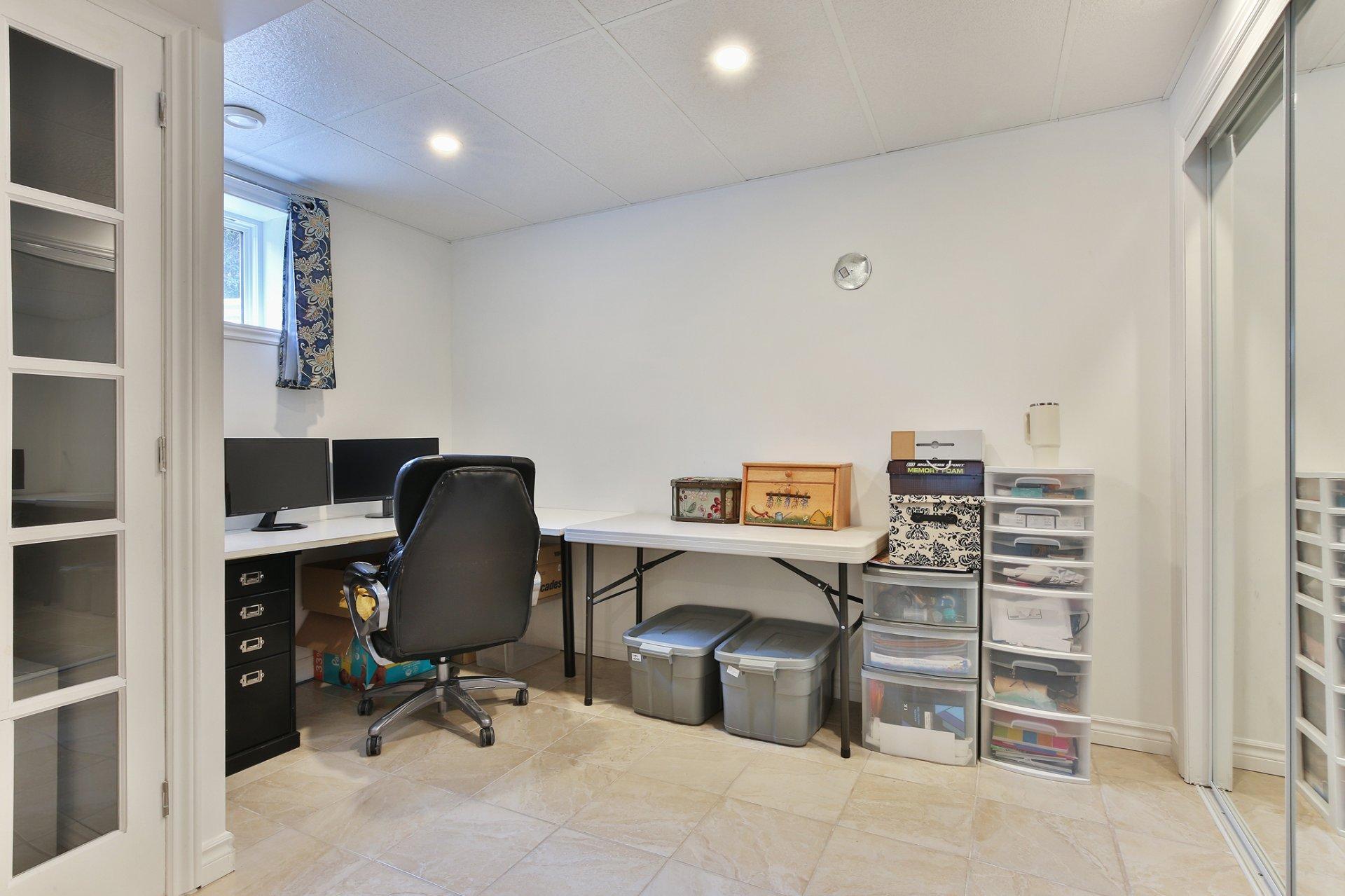 









248


Rue des Bernaches

,
Saint-Jean-sur-Richelieu,




QC
J2W2E5

