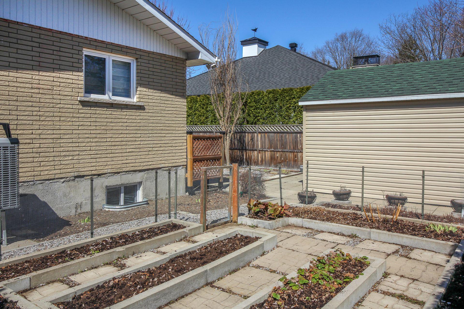 









248


Rue des Bernaches

,
Saint-Jean-sur-Richelieu,




QC
J2W2E5

