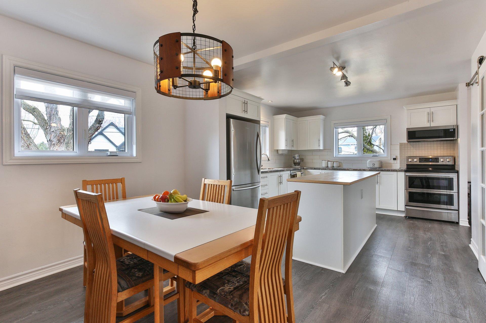 









248


Rue des Bernaches

,
Saint-Jean-sur-Richelieu,




QC
J2W2E5

