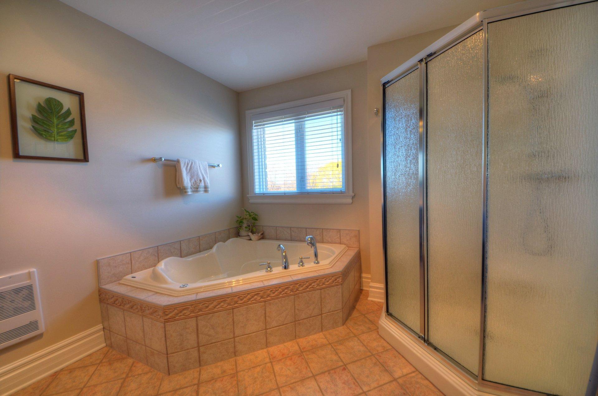 









3665


Rue de Loreto

,
Brossard,




QC
J4Y3G6

