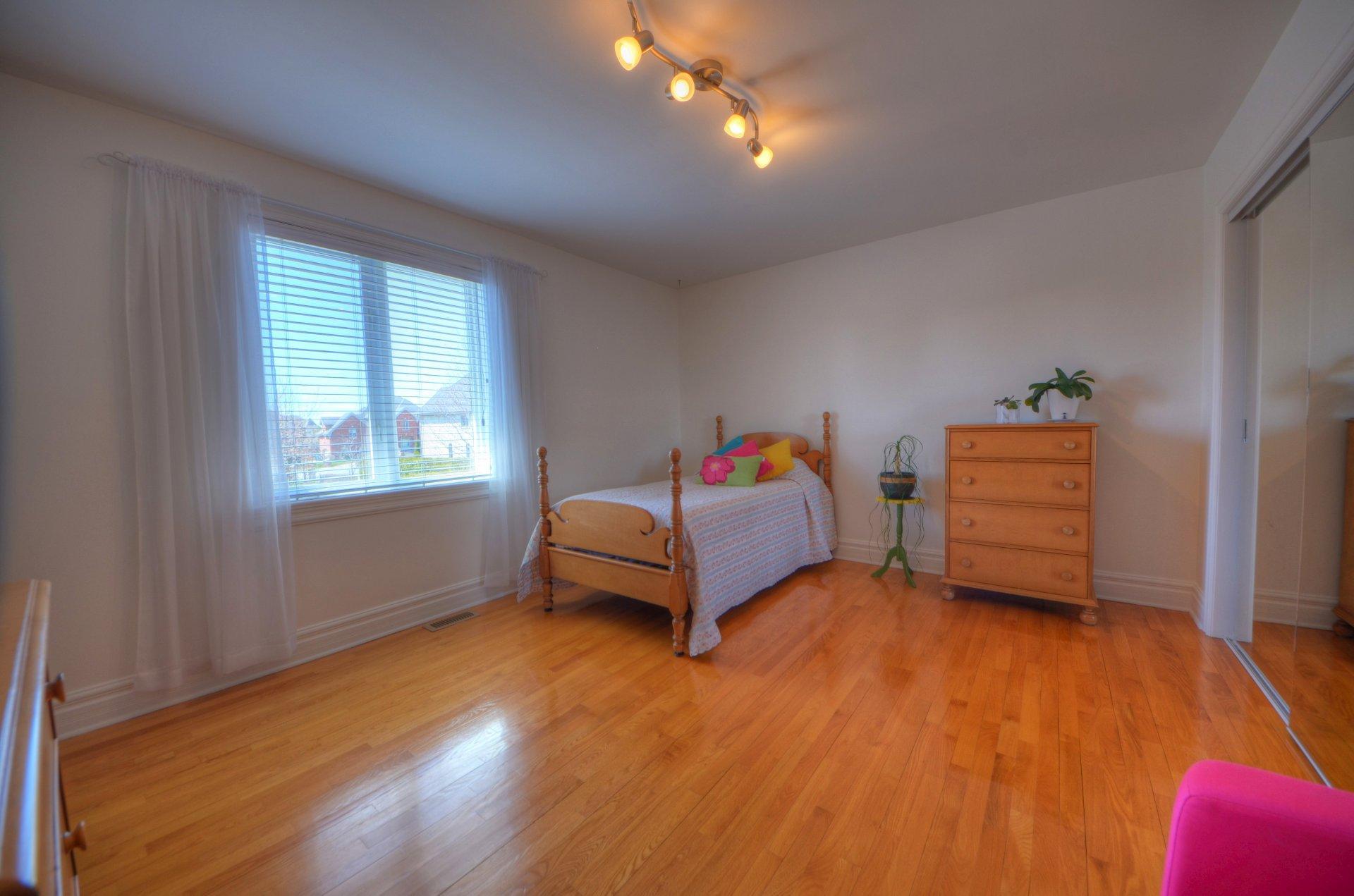 









3665


Rue de Loreto

,
Brossard,




QC
J4Y3G6

