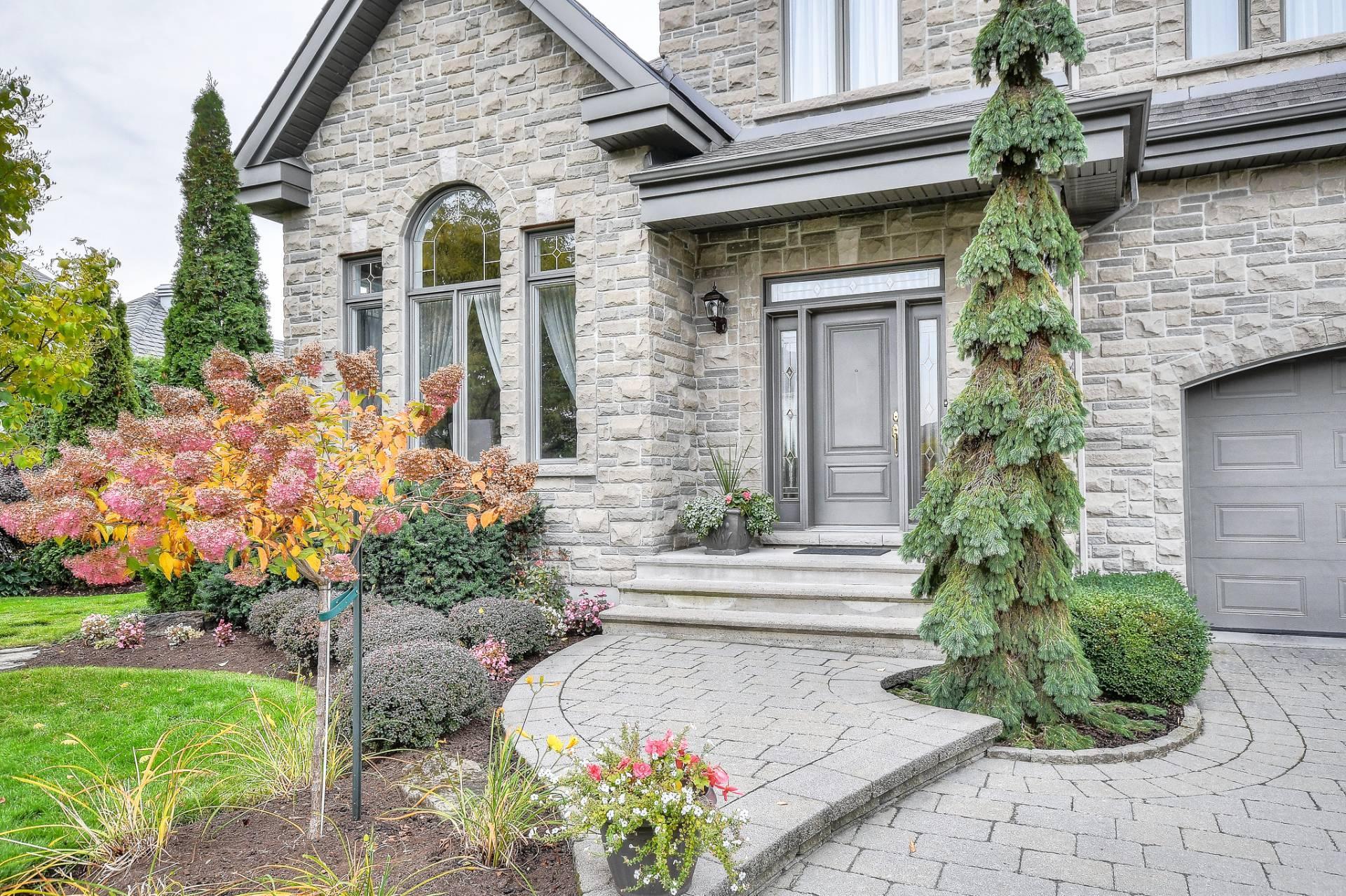 









3665


Rue de Loreto

,
Brossard,




QC
J4Y3G6

