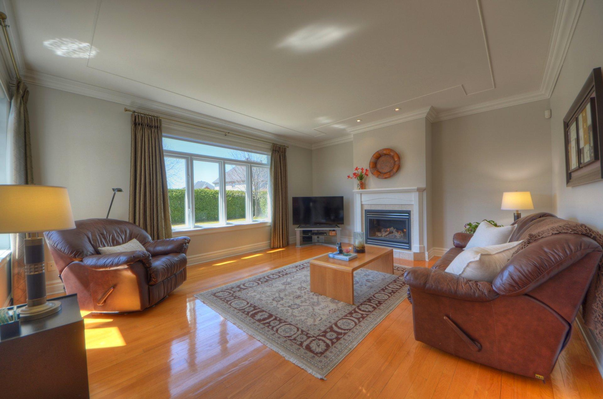 









3665


Rue de Loreto

,
Brossard,




QC
J4Y3G6

