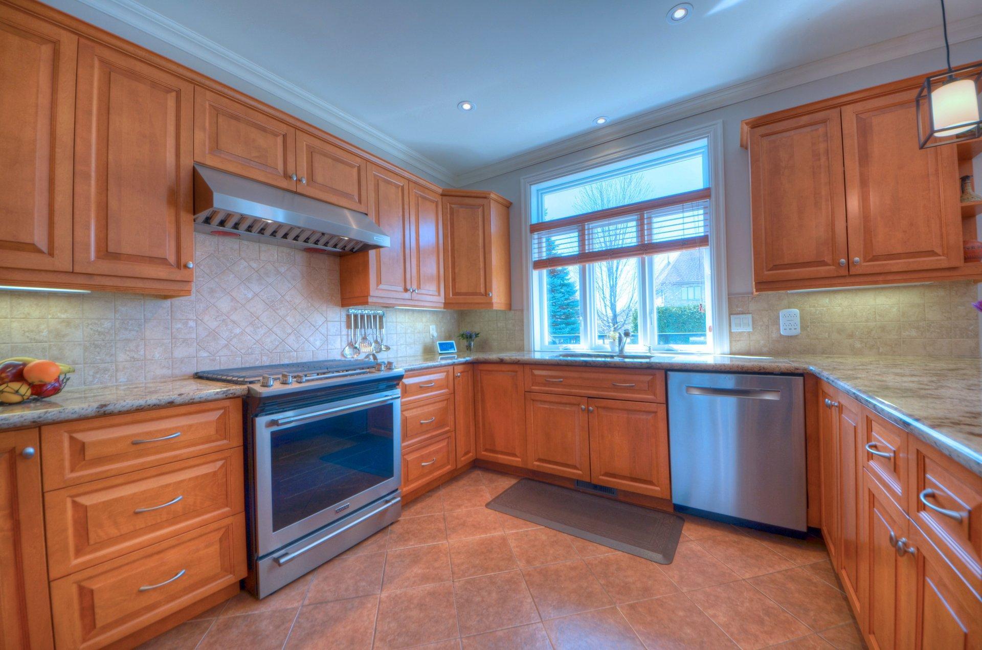 









3665


Rue de Loreto

,
Brossard,




QC
J4Y3G6

