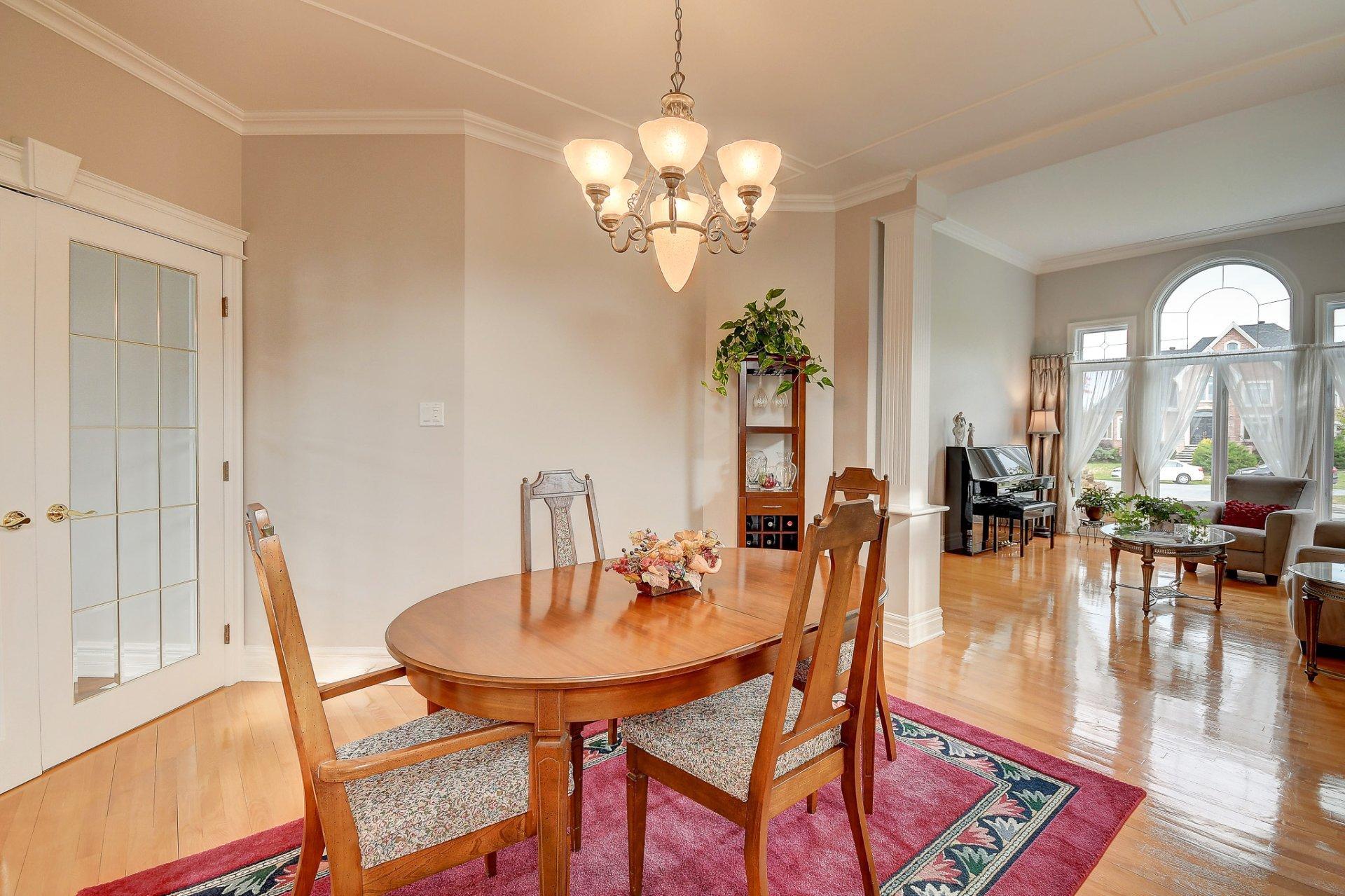 









3665


Rue de Loreto

,
Brossard,




QC
J4Y3G6


