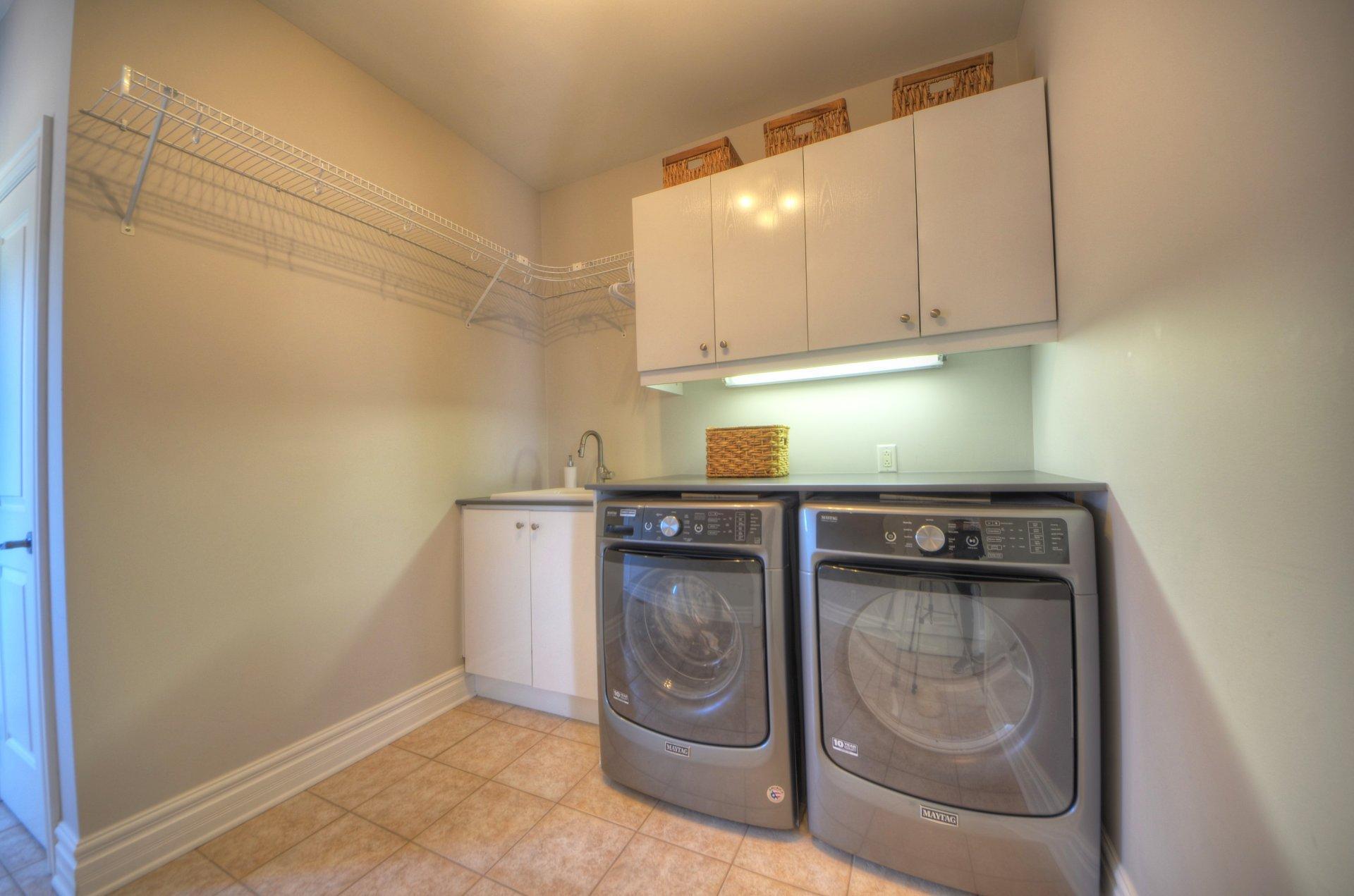 









3665


Rue de Loreto

,
Brossard,




QC
J4Y3G6

