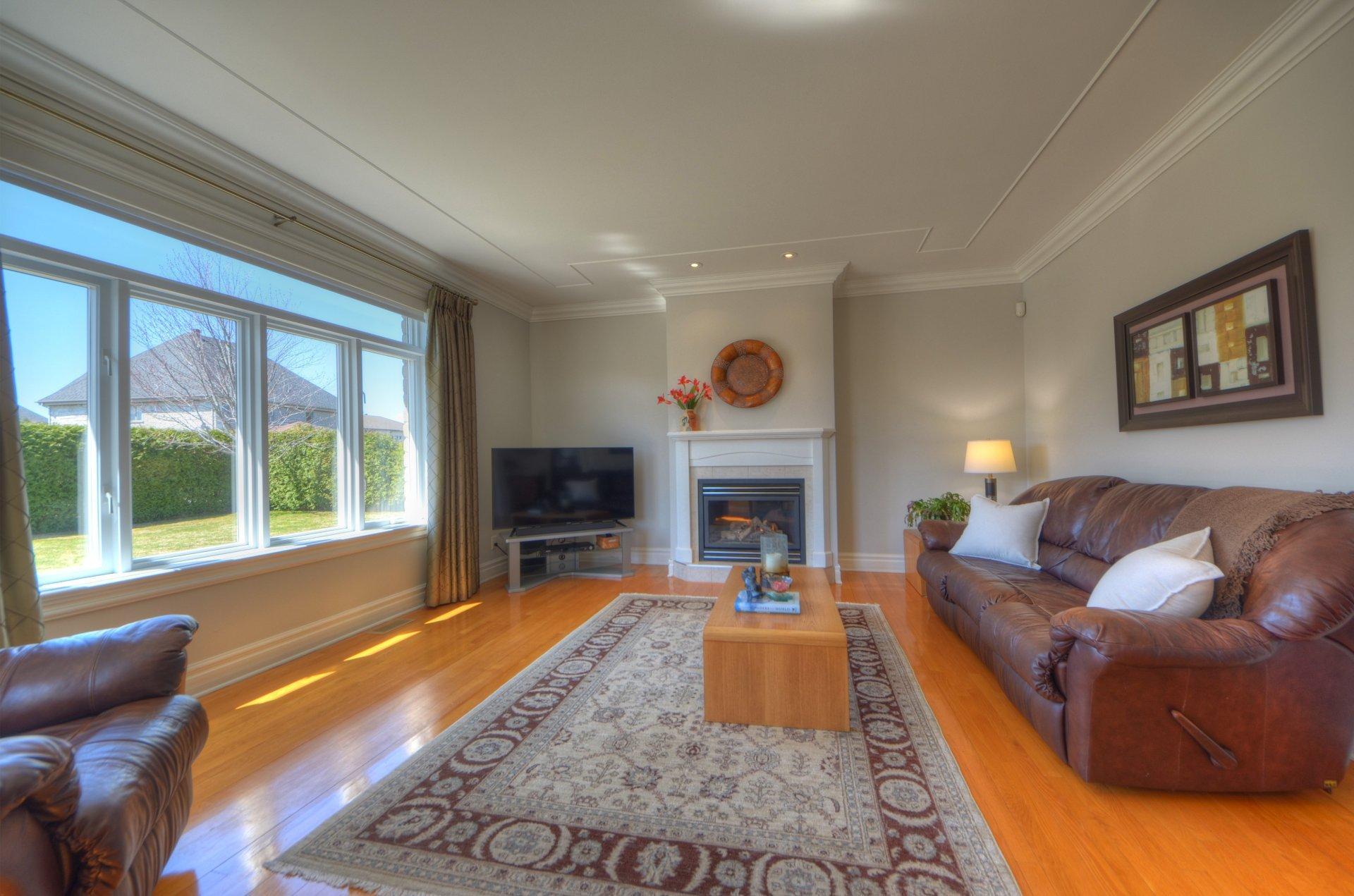 









3665


Rue de Loreto

,
Brossard,




QC
J4Y3G6

