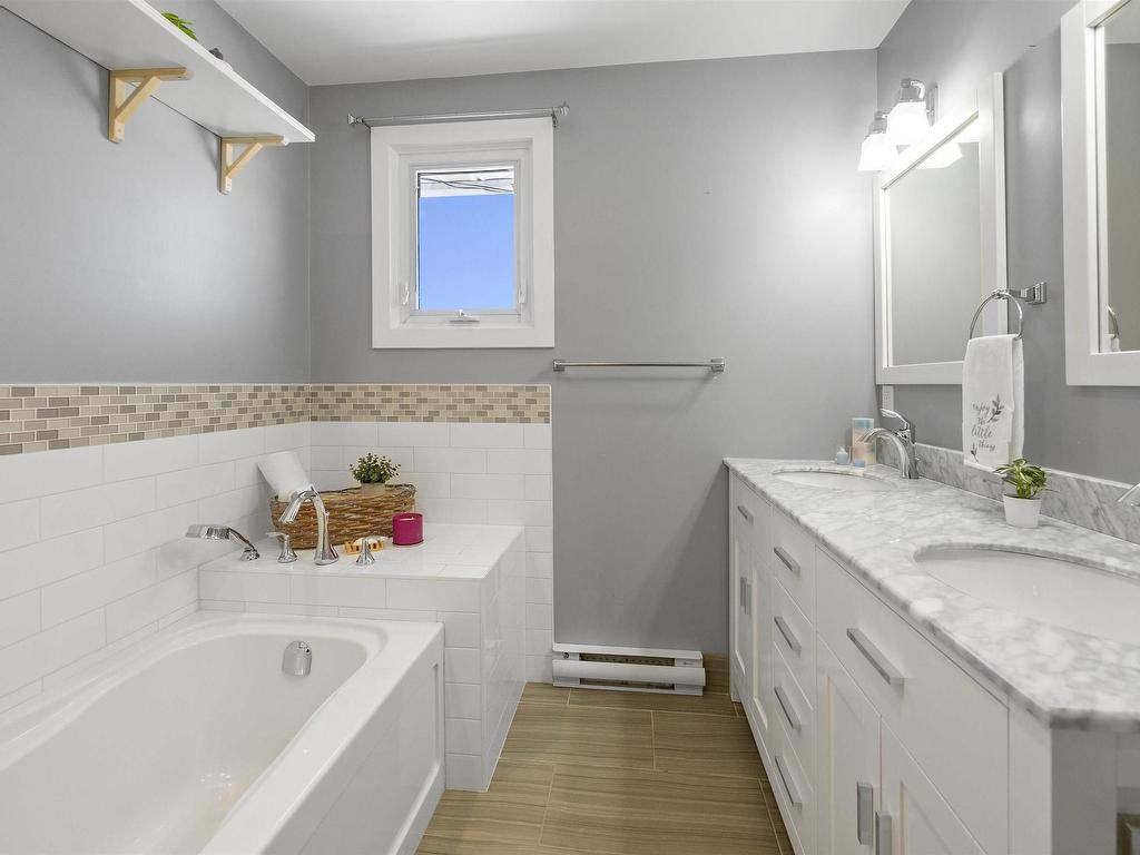












40 Harris Road

,
Dartmouth,




NS
B2Y 3J5

