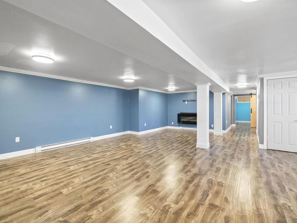 












40 Harris Road

,
Dartmouth,




NS
B2Y 3J5


