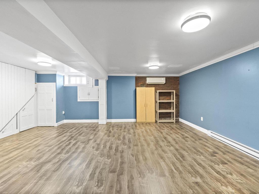 












40 Harris Road

,
Dartmouth,




NS
B2Y 3J5


