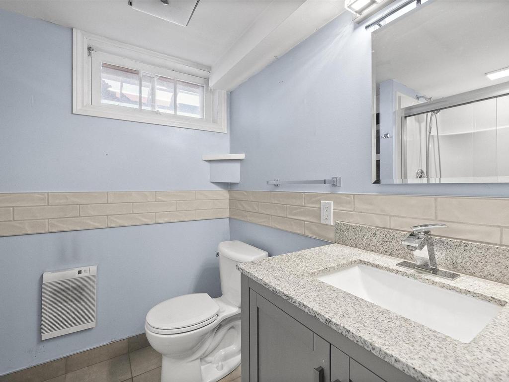 












40 Harris Road

,
Dartmouth,




NS
B2Y 3J5

