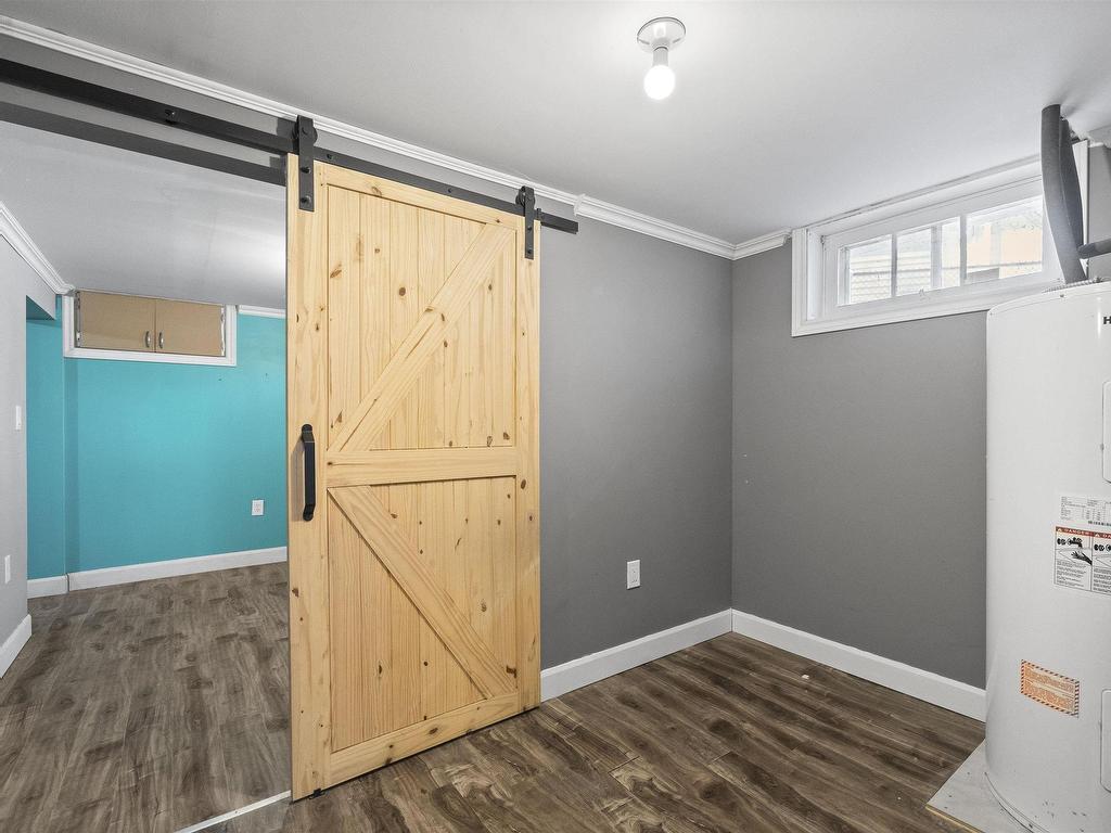












40 Harris Road

,
Dartmouth,




NS
B2Y 3J5

