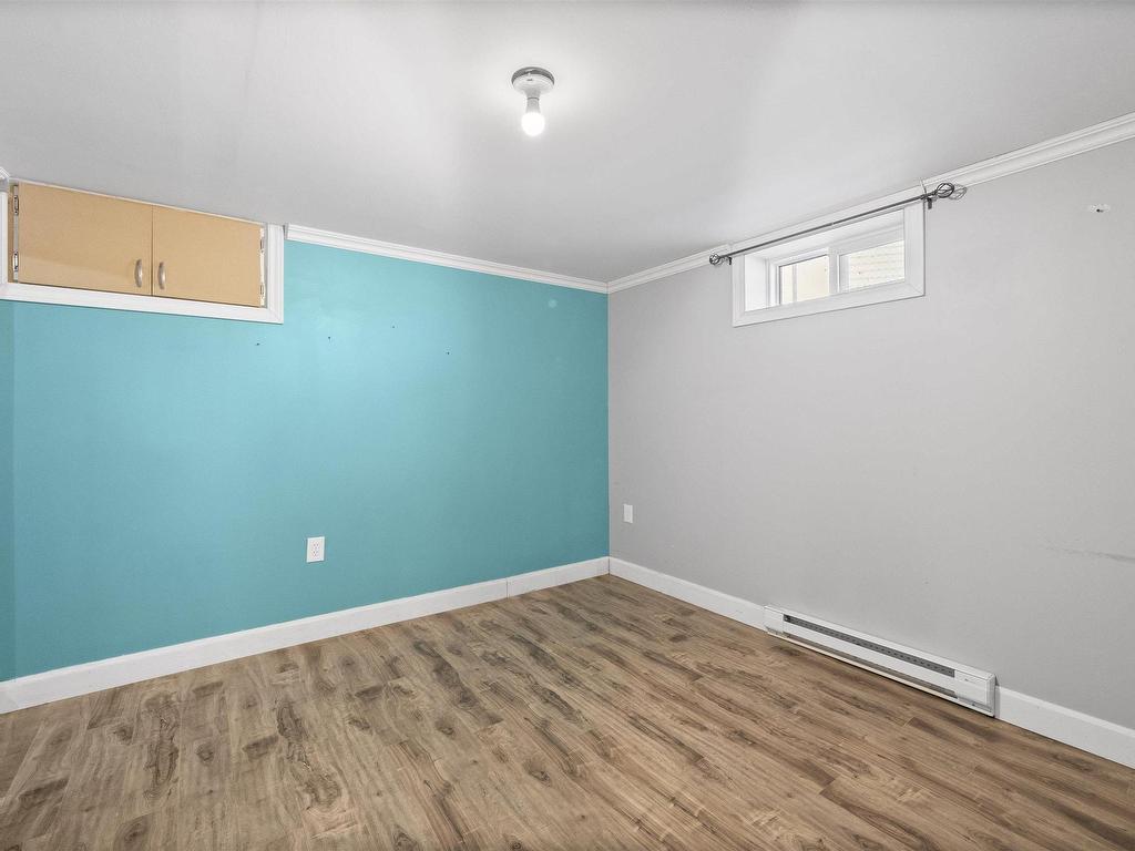 












40 Harris Road

,
Dartmouth,




NS
B2Y 3J5

