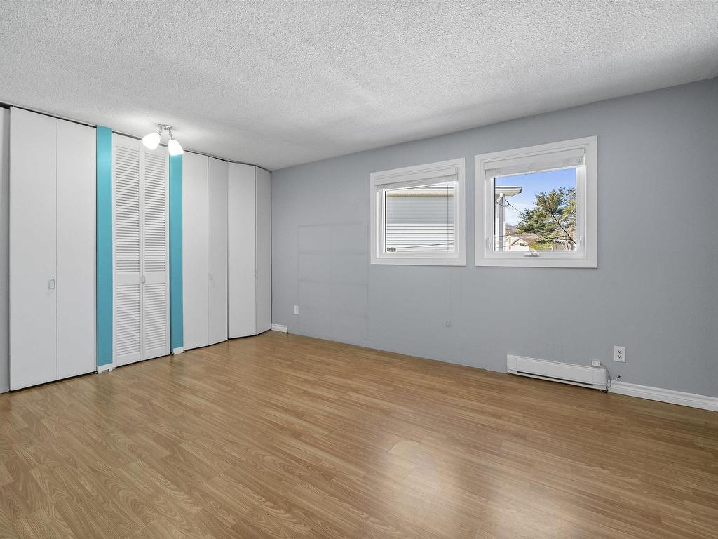 












40 Harris Road

,
Dartmouth,




NS
B2Y 3J5

