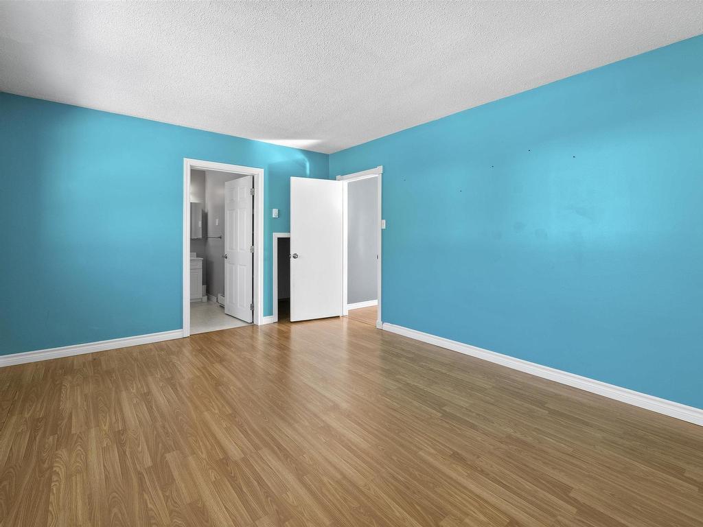 












40 Harris Road

,
Dartmouth,




NS
B2Y 3J5

