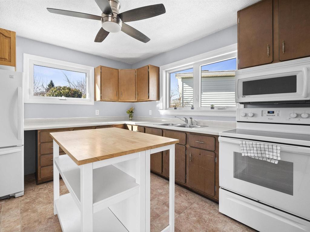 












40 Harris Road

,
Dartmouth,




NS
B2Y 3J5

