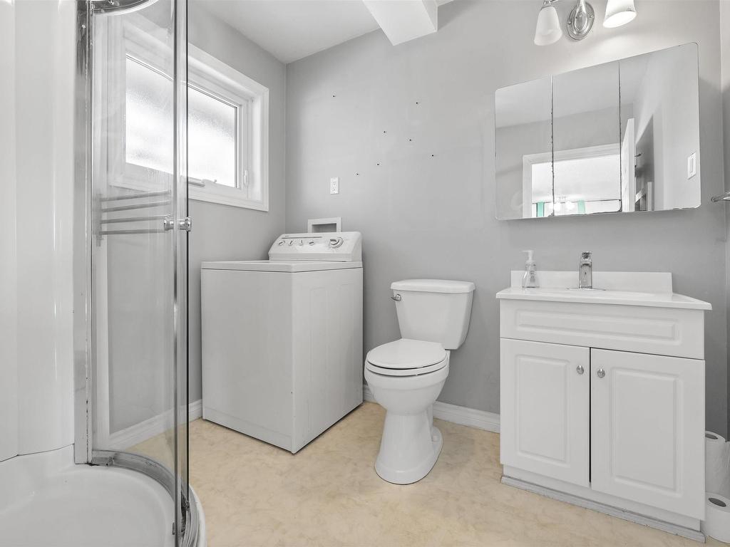 












40 Harris Road

,
Dartmouth,




NS
B2Y 3J5

