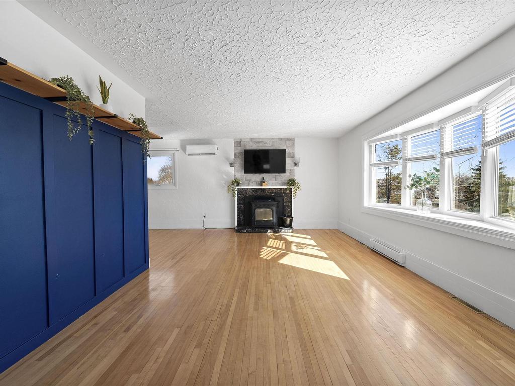 












40 Harris Road

,
Dartmouth,




NS
B2Y 3J5

