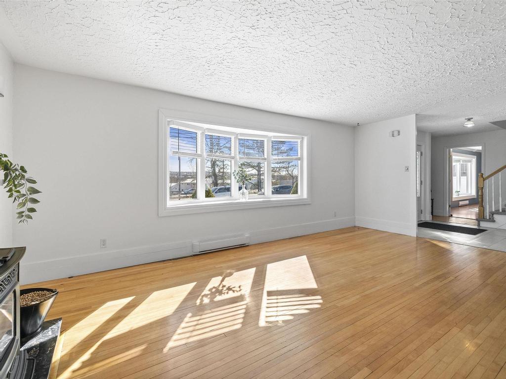












40 Harris Road

,
Dartmouth,




NS
B2Y 3J5

