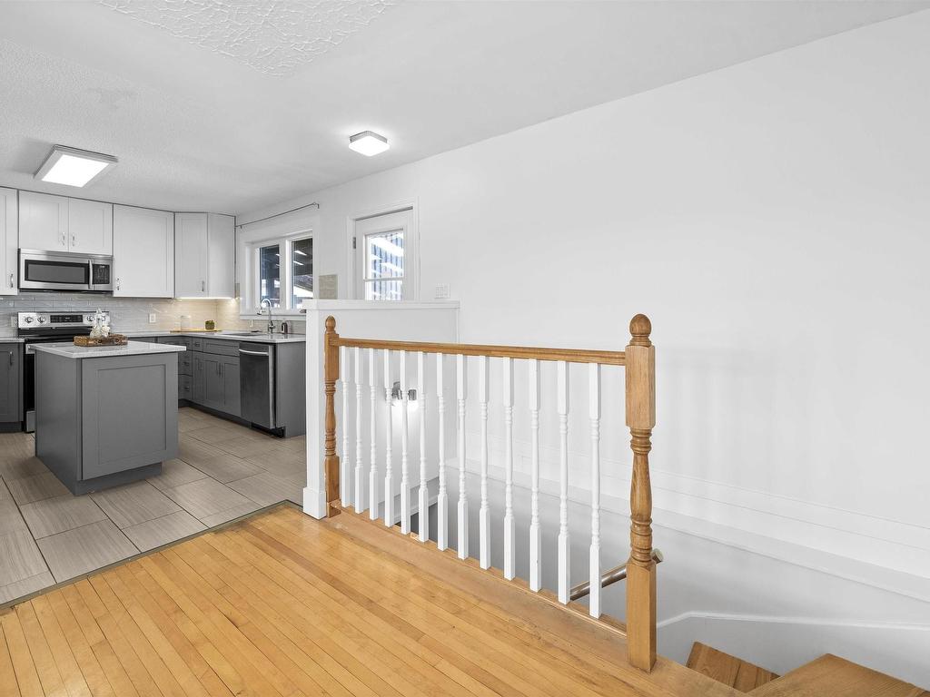 












40 Harris Road

,
Dartmouth,




NS
B2Y 3J5


