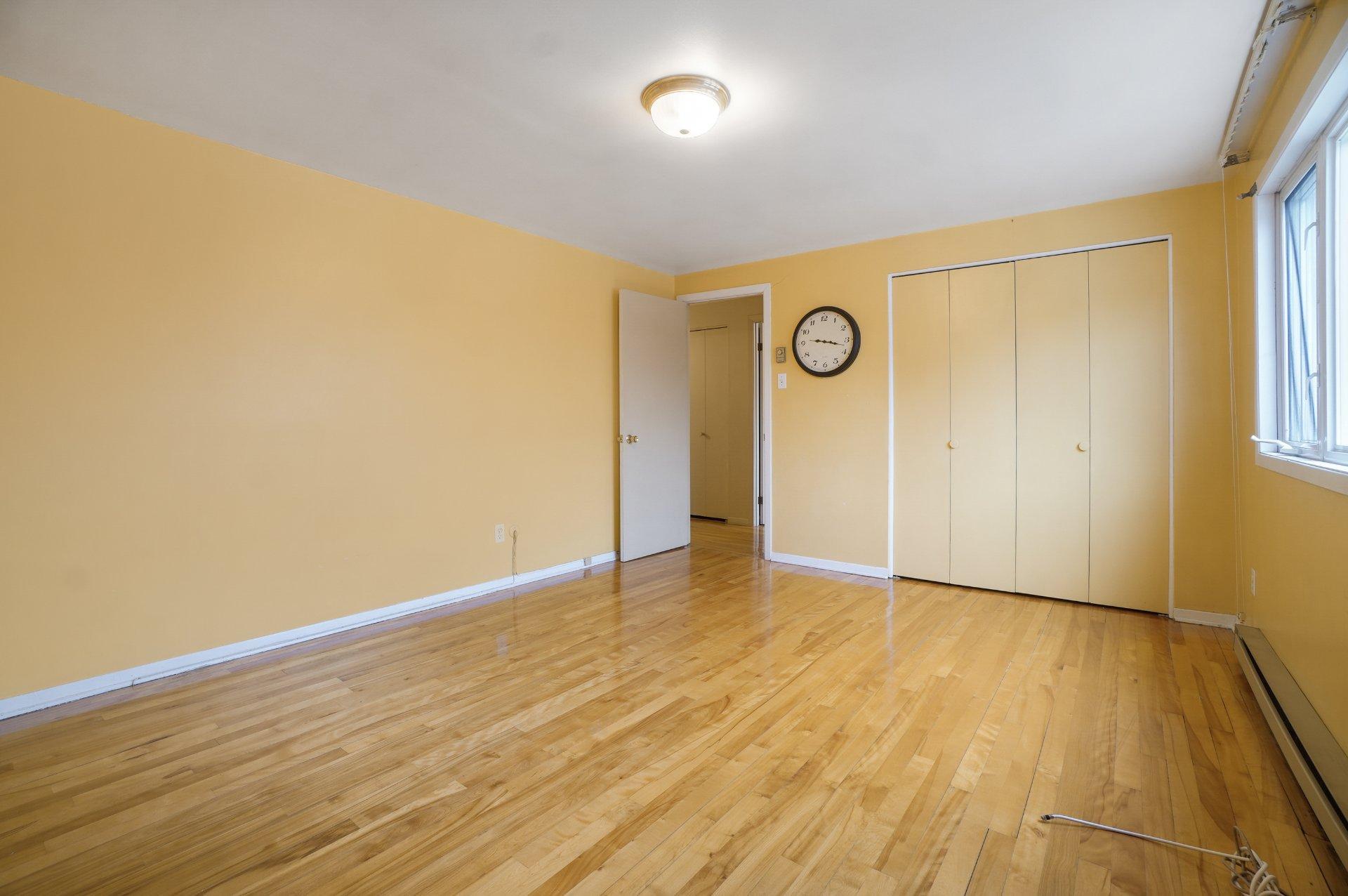 









8258


Av. de la Roche-Sur-Yon

,
Montréal (Anjou),




QC
H1K1B2

