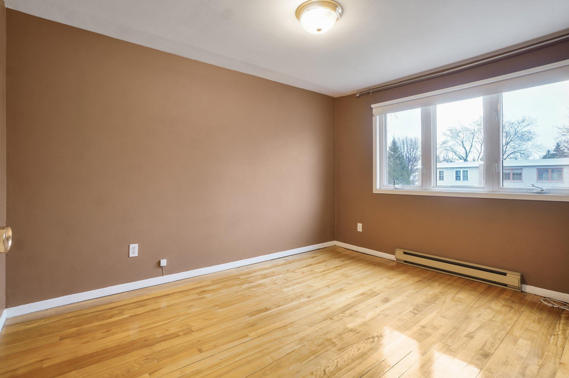 









8258


Av. de la Roche-Sur-Yon

,
Montréal (Anjou),




QC
H1K1B2

