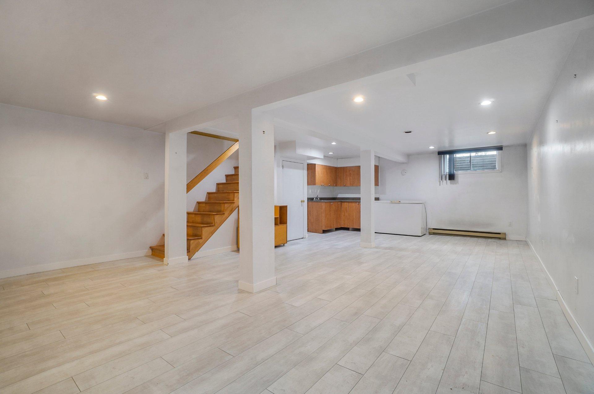 









8258


Av. de la Roche-Sur-Yon

,
Montréal (Anjou),




QC
H1K1B2

