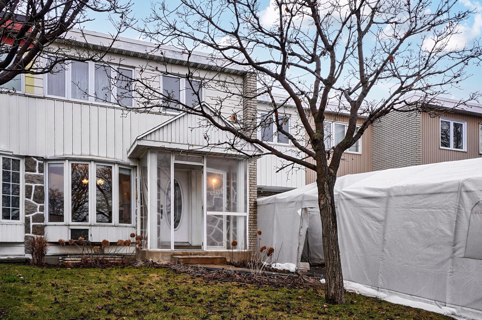









8258


Av. de la Roche-Sur-Yon

,
Montréal (Anjou),




QC
H1K1B2

