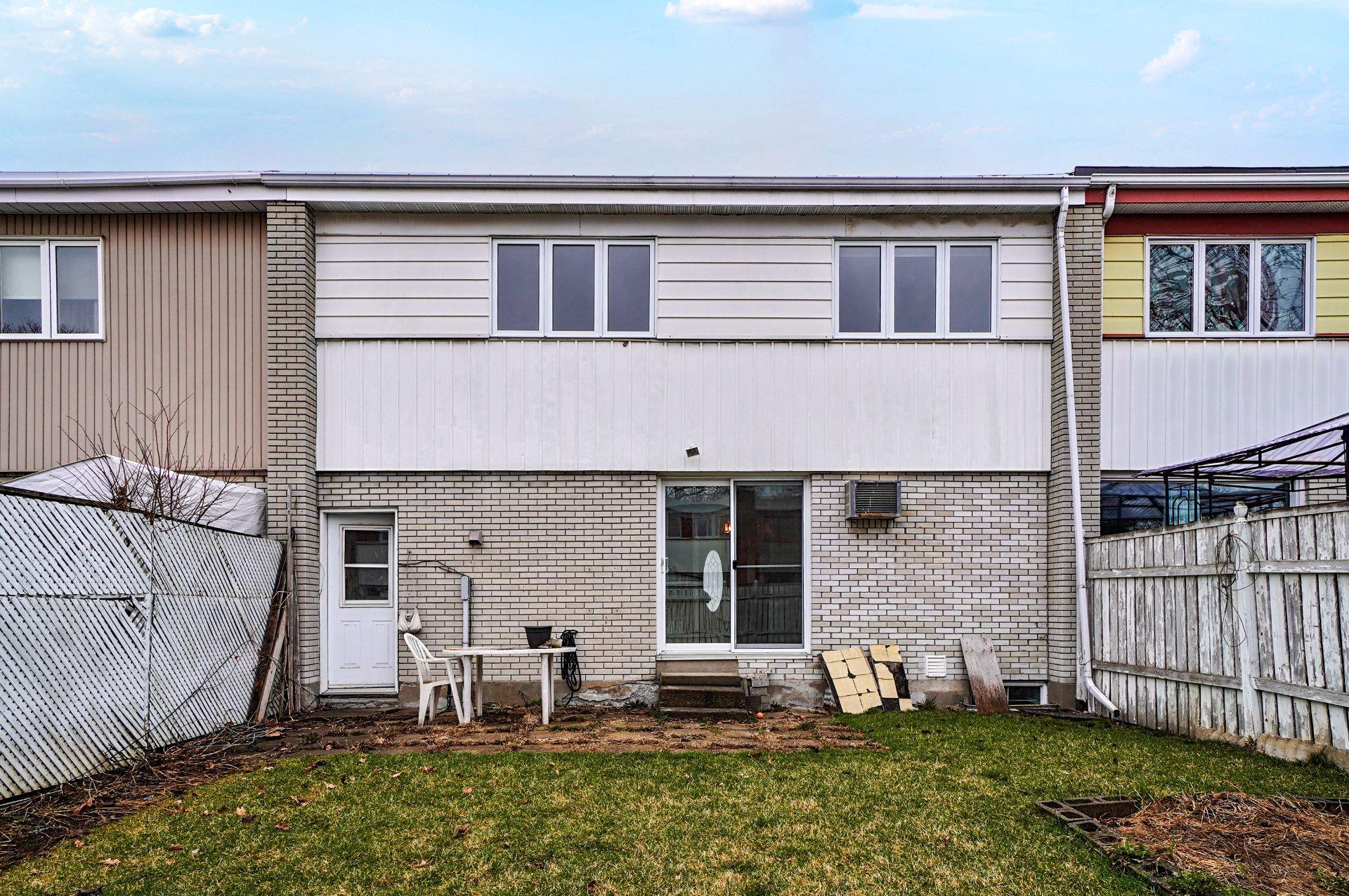 









8258


Av. de la Roche-Sur-Yon

,
Montréal (Anjou),




QC
H1K1B2


