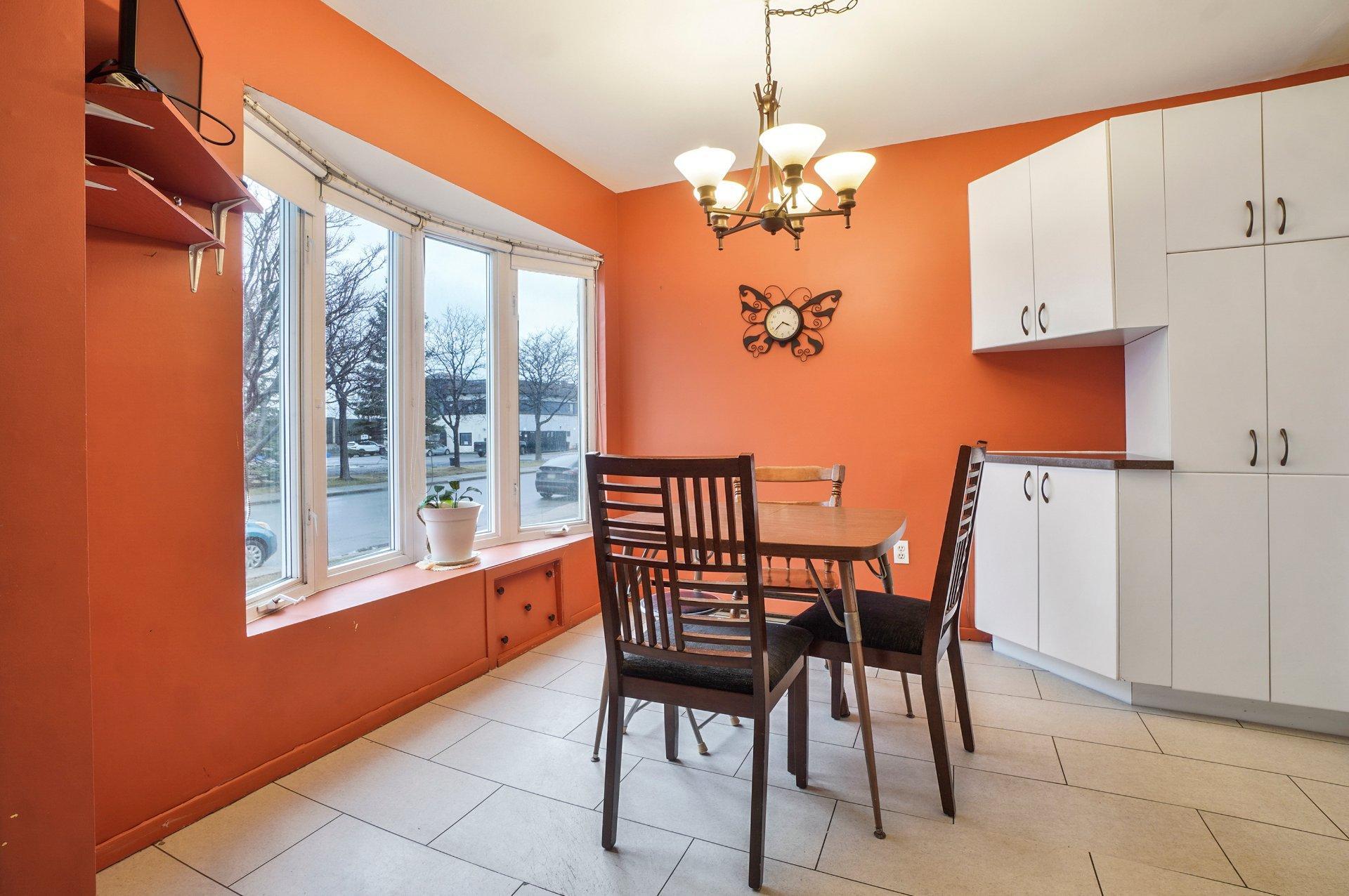 









8258


Av. de la Roche-Sur-Yon

,
Montréal (Anjou),




QC
H1K1B2


