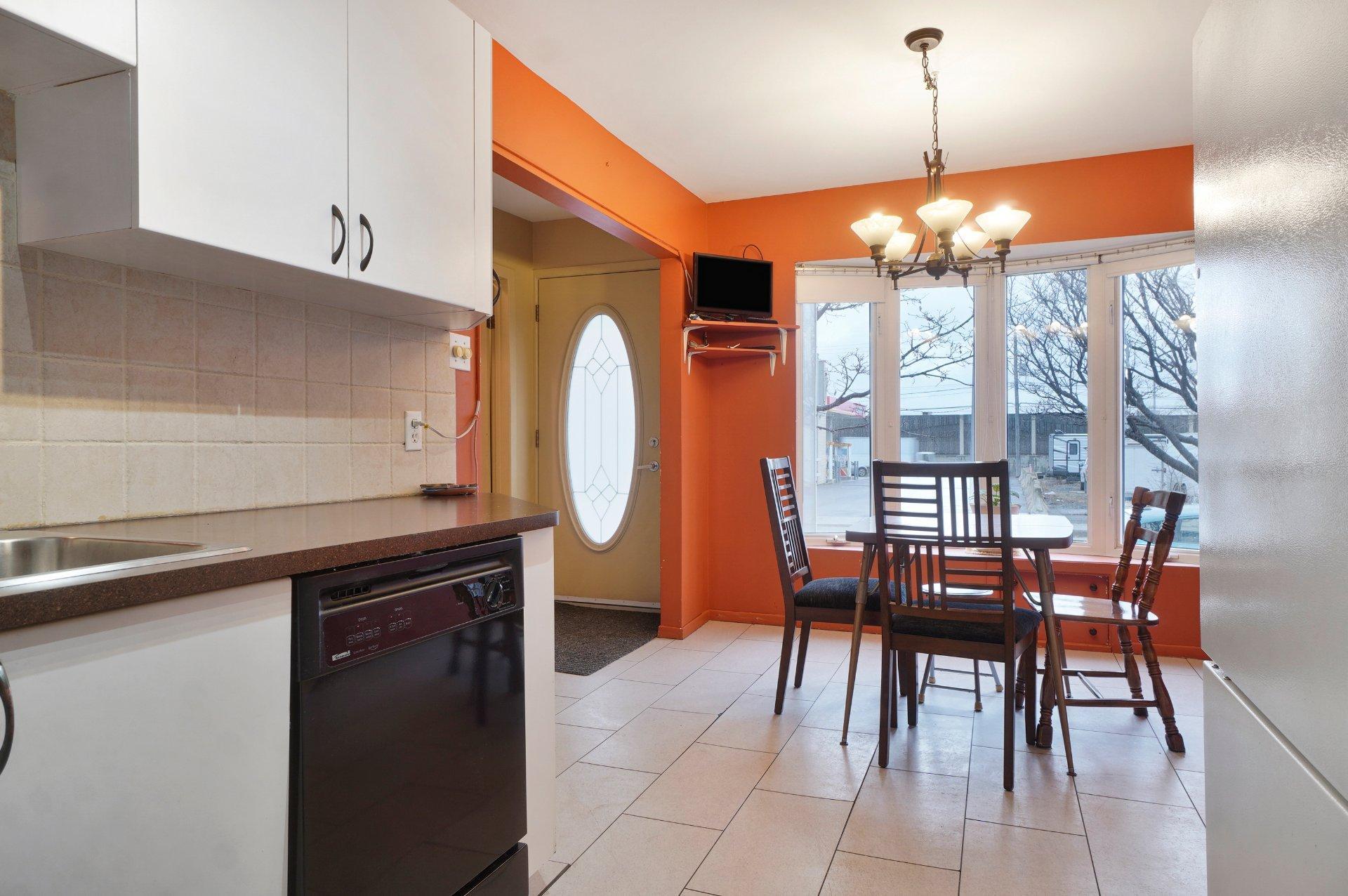 









8258


Av. de la Roche-Sur-Yon

,
Montréal (Anjou),




QC
H1K1B2

