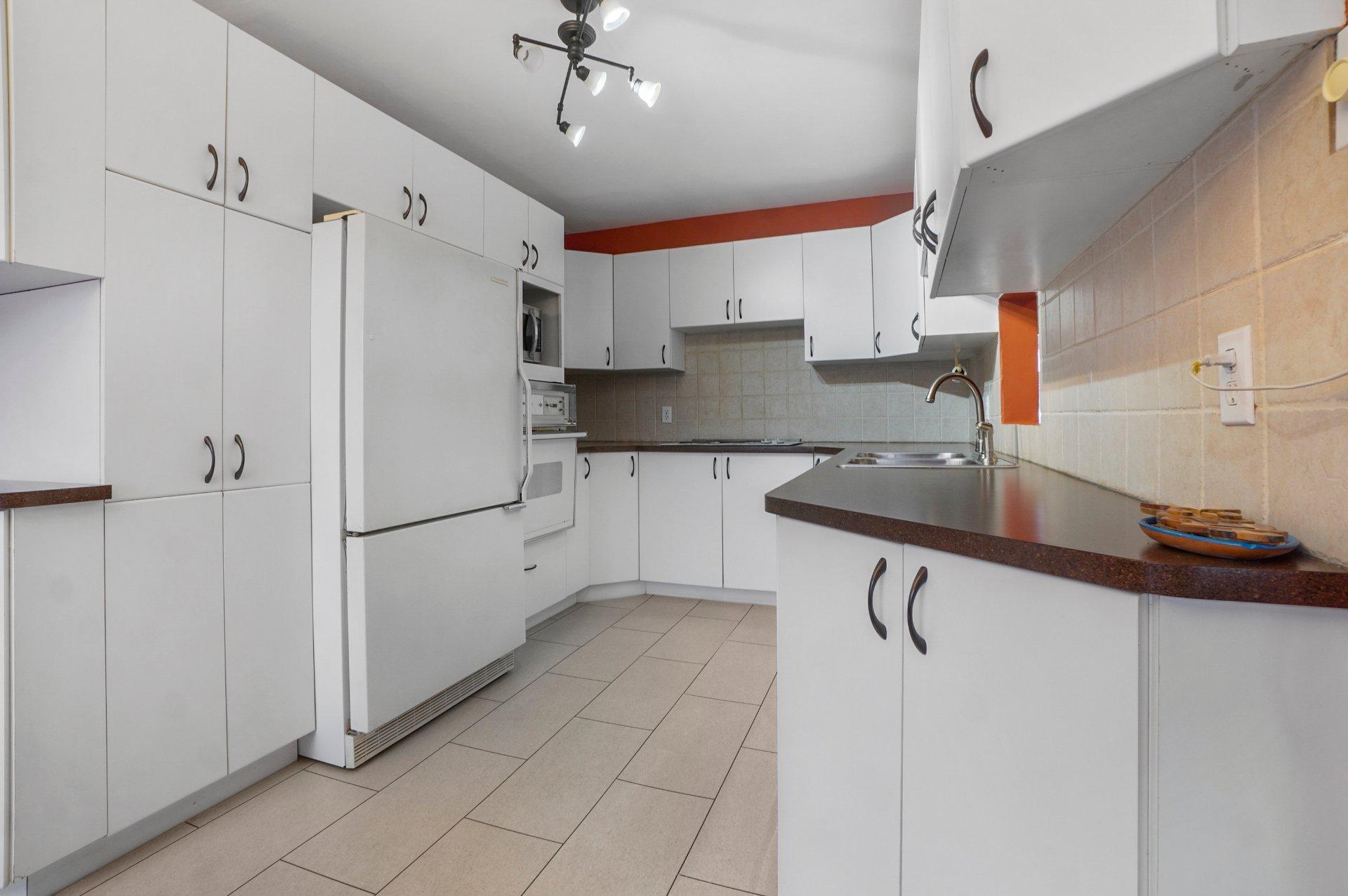 









8258


Av. de la Roche-Sur-Yon

,
Montréal (Anjou),




QC
H1K1B2

