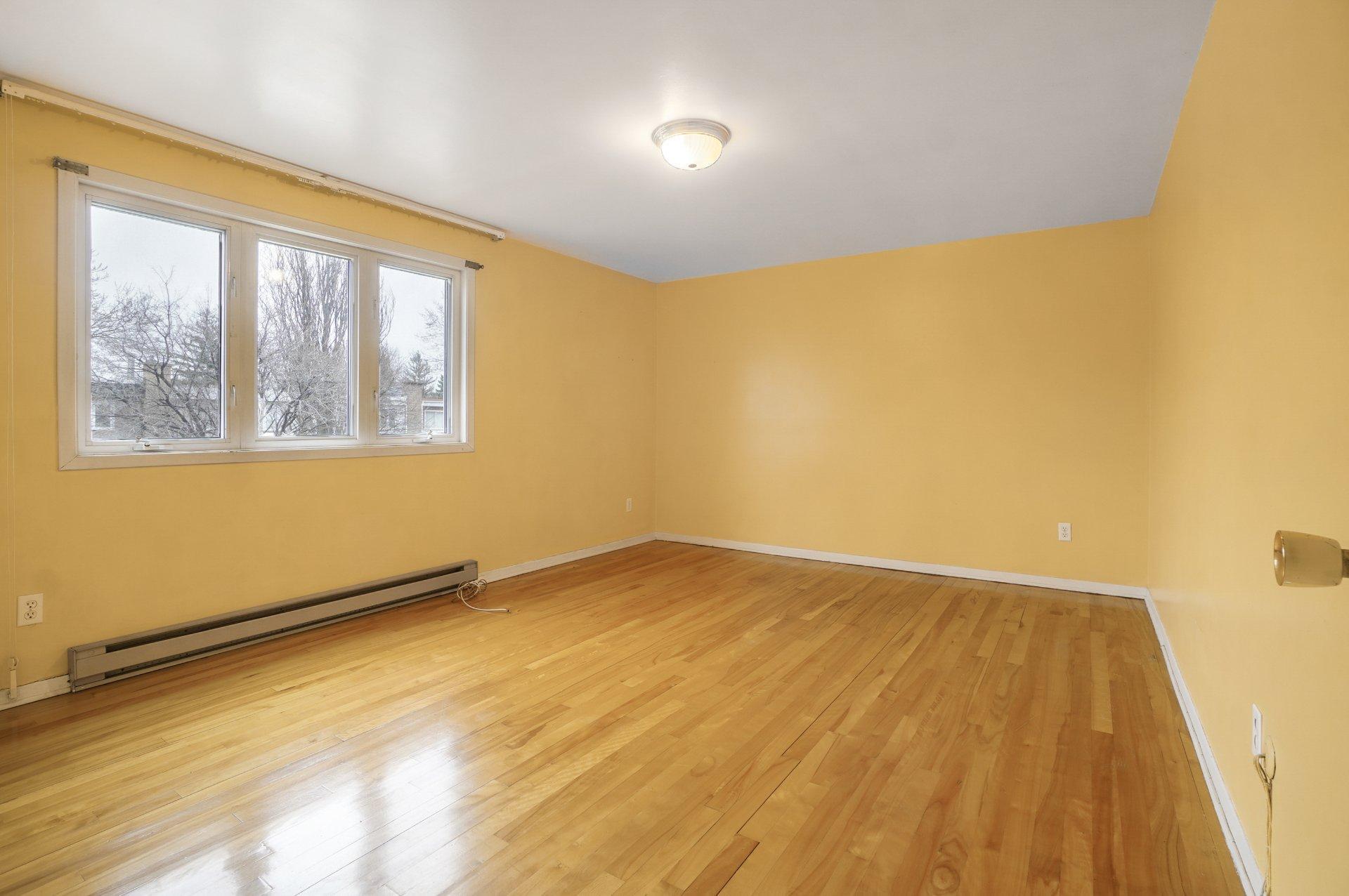 









8258


Av. de la Roche-Sur-Yon

,
Montréal (Anjou),




QC
H1K1B2

