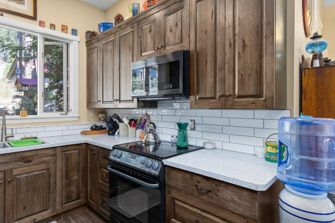 









6871


33

Highway,
Kelowna,




BC
V1P 1H9

