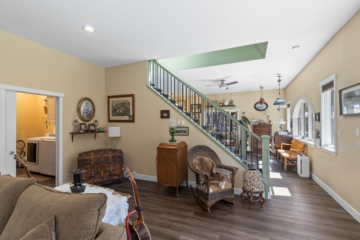 









6871


33

Highway,
Kelowna,




BC
V1P 1H9

