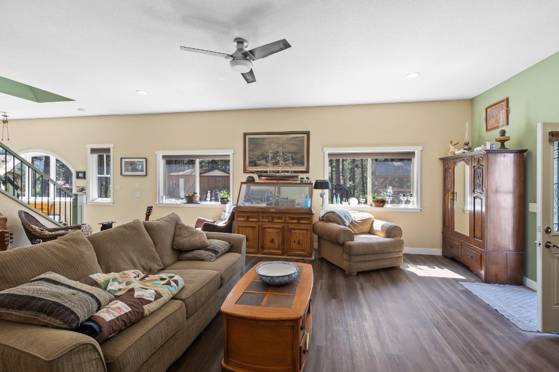 









6871


33

Highway,
Kelowna,




BC
V1P 1H9

