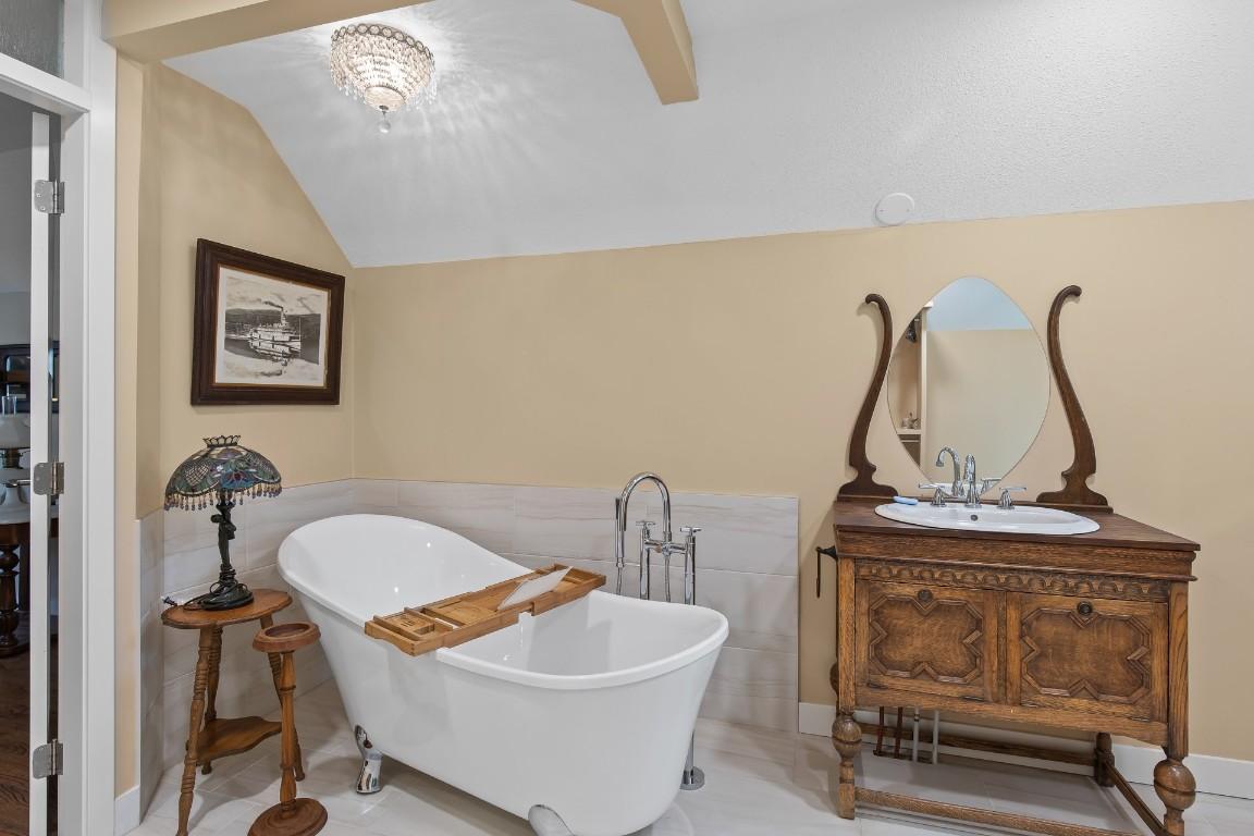 









6871


33

Highway,
Kelowna,




BC
V1P 1H9


