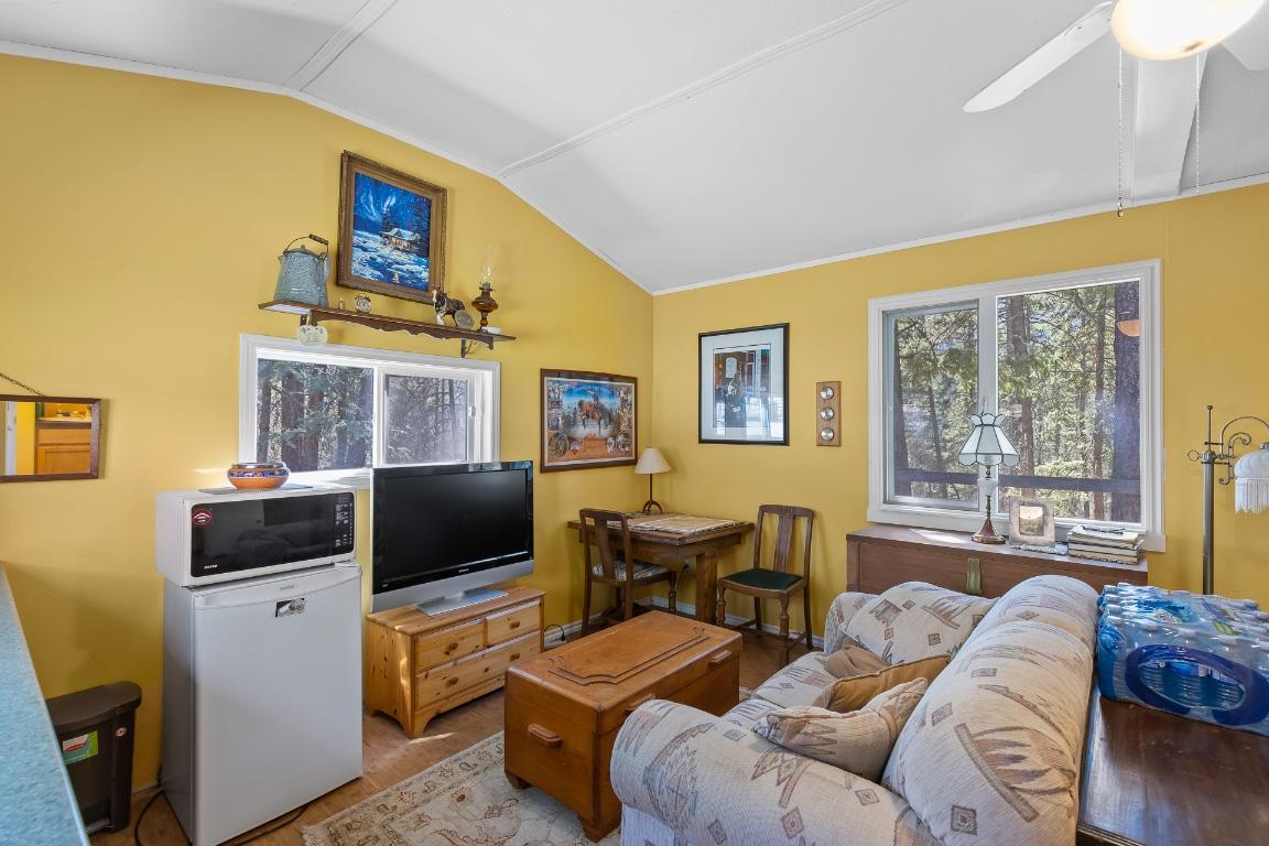 









6871


33

Highway,
Kelowna,




BC
V1P 1H9

