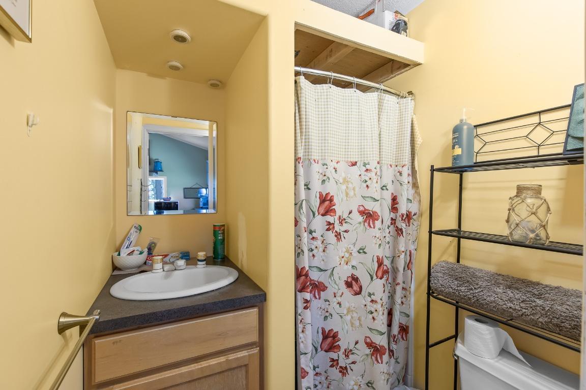 









6871


33

Highway,
Kelowna,




BC
V1P 1H9

