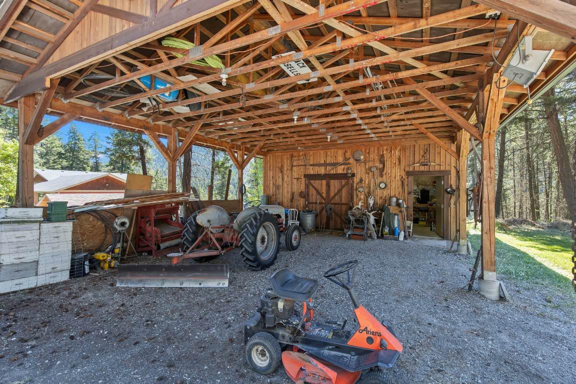 









6871


33

Highway,
Kelowna,




BC
V1P 1H9

