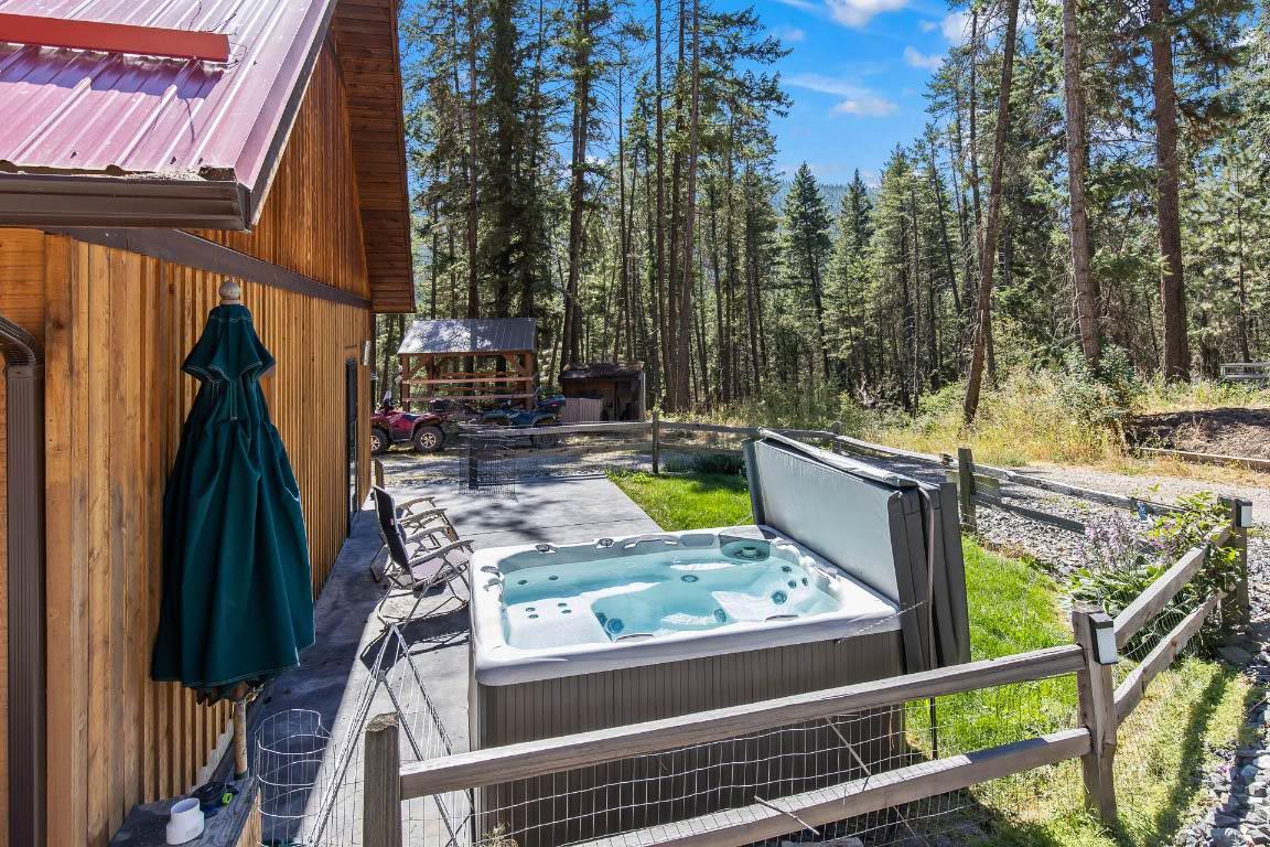 









6871


33

Highway,
Kelowna,




BC
V1P 1H9

