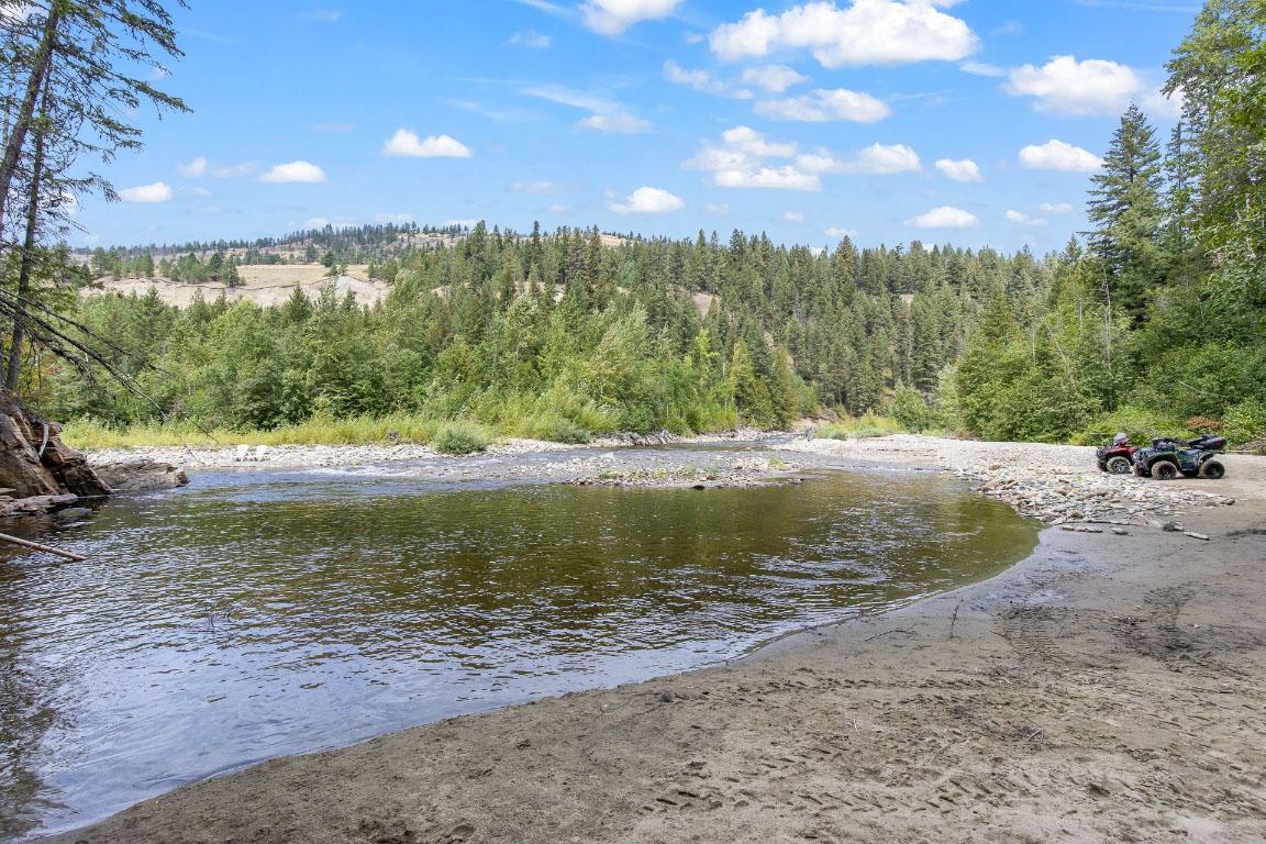 









6871


33

Highway,
Kelowna,




BC
V1P 1H9

